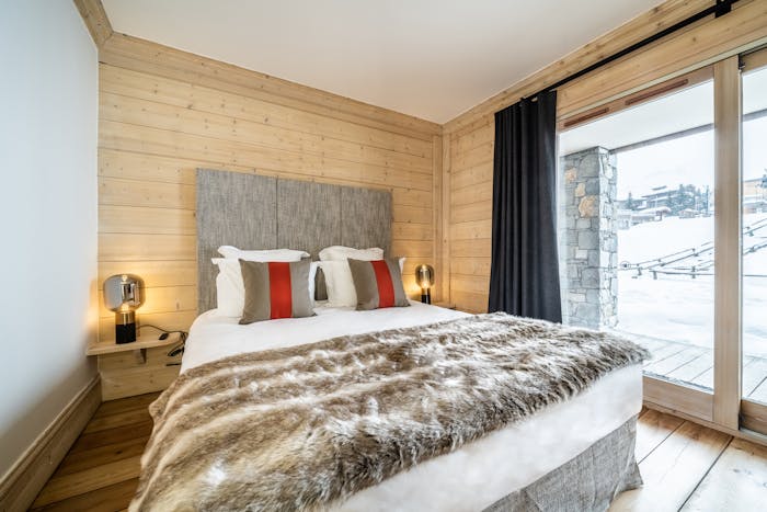 Luxury double ensuite bedroom ski in ski out apartment Mirador 1850 A Courchevel 1850
