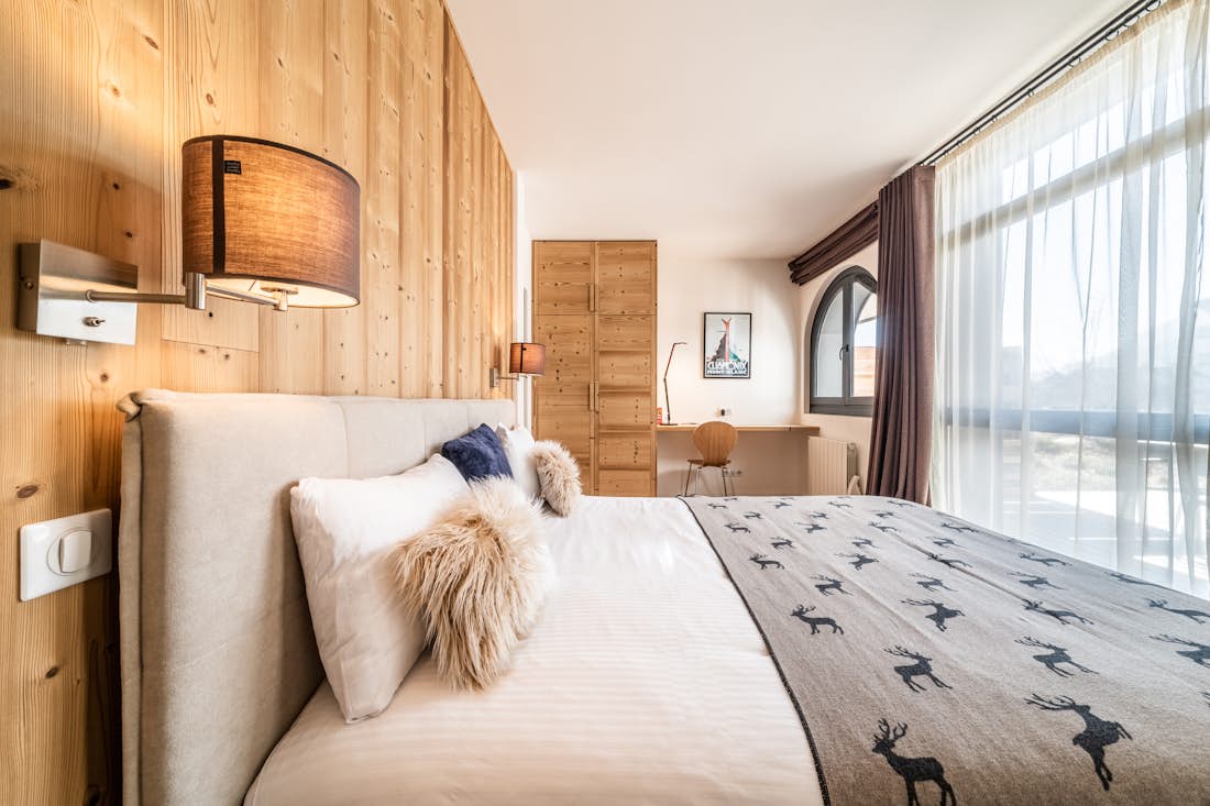 Chamonix accommodation - Apartment Le Gui - Luxury double ensuite bedroom at ski apartment Le Gui Chamonix