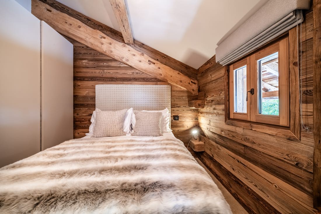 Les Carroz d’Araches accommodation - Chalet La Ferme du Gron - Cozy luxury Ensuite bedroom in Chalet La Ferme du Gron