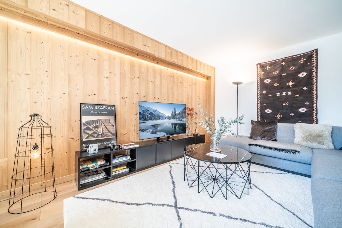 Chamonix accommodation - Apartment Le Gui - Spacious alpine living room in ski apartment Le Gui Chamonix
