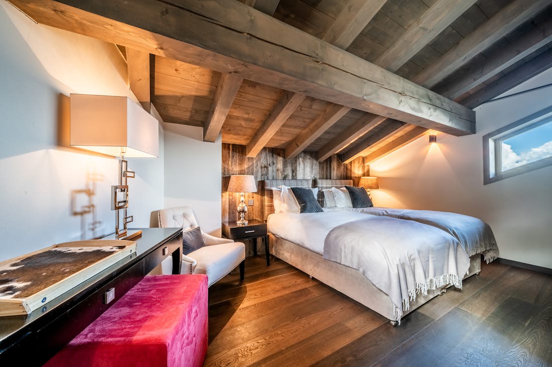 Combloux accommodation - Chalet Purdey - Cosy double bedroom at mountain views chalet Purdey in Combloux