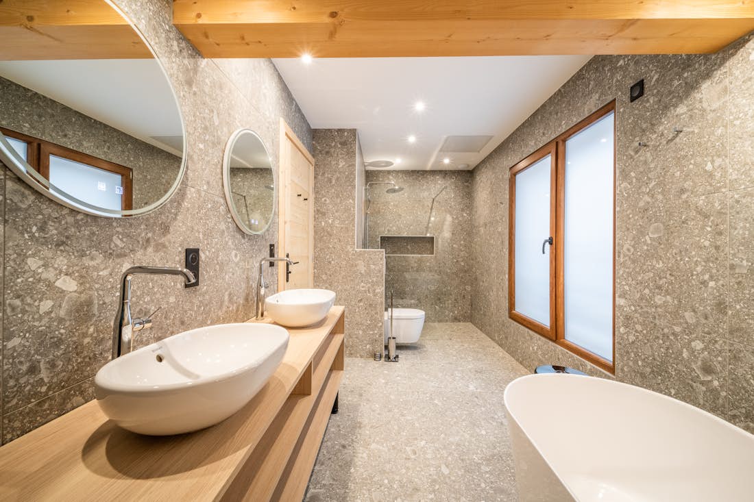 Saint-Gervais location - Chalet Arande - Salle de bain moderne avec commodités dans chalet de luxe Arande familial à Saint Gervais