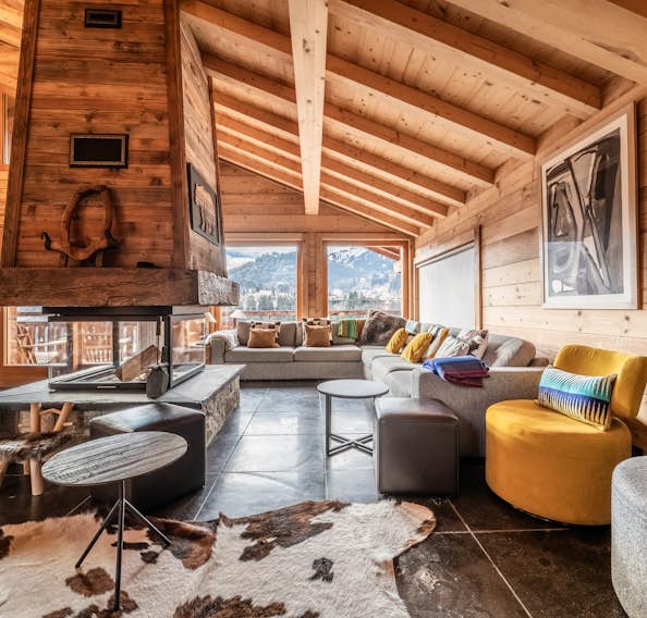 Morzine location - Chalet Heavenly - Living room mountain views family Chalet Hellebore Montriond