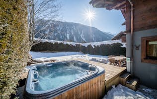 Chamonix accommodation - Chalet Olea  - Outdoor hot tub mountain views family chalet Olea Chamonix