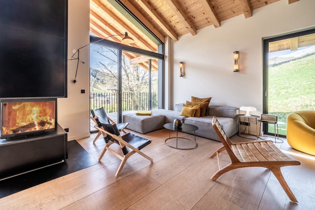 Morzine accommodation - Chalet Nelcôte - Open plan living room and mezzanine in luxury ski chalet chalet Nelcôte Morzine