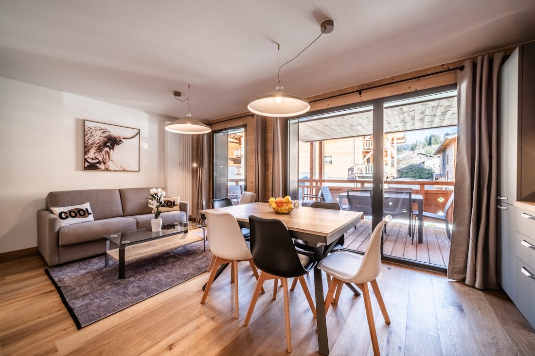 Les Gets location - Appartement Clematis - Spacieux salon élégant dans l'appartement de luxe Elouera familial à Les Gets