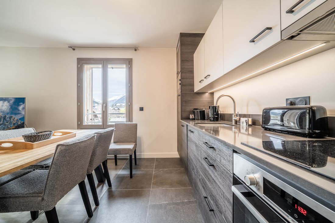 Chamonix accommodation - Apartment Kalmia - Contemporary designed kitchen in ski apartment Ski apartment Kalmia Chamonix