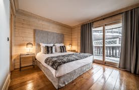Spacious double ensuite bedroom landscape views ski in ski out apartment Mirador 1850 B Courchevel 1850