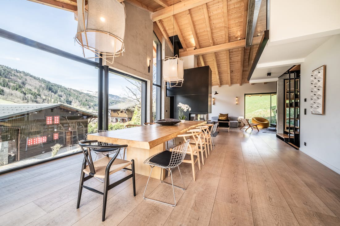 Morzine accommodation - Chalet Nelcote - Contemporary dining room in luxury family chalet Nelcôte Morzine