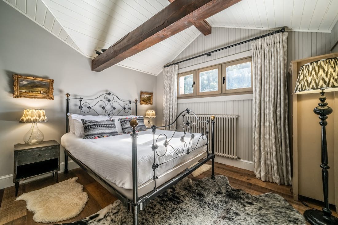 Morzine accommodation - Chalet La Rose de Clairiere  - Luxury double bedroom at family Chalet  La Rose en Clairiere  Morzine