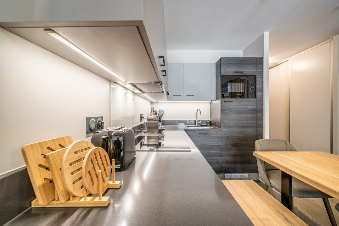 Chamonix accommodation - Apartment Kalmia - Contemporary designed kitchen in ski apartment Ski apartment Kalmia Chamonix