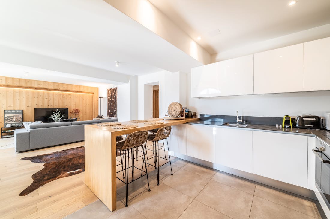 Chamonix accommodation - Apartment Le Gui - Contemporary designed kitchen in ski apartment Le Gui Chamonix
