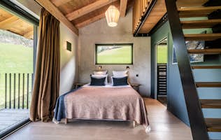 Morzine location - Chalet Nelcôte - Chambre double contemporaine avec linge de lit dans eco responsable chalet Nelcôte Morzine Morzine location - Chalet Nelcôte - Chambre double contemporaine linge de lit eco responsable chalet Nelcôte Morzine