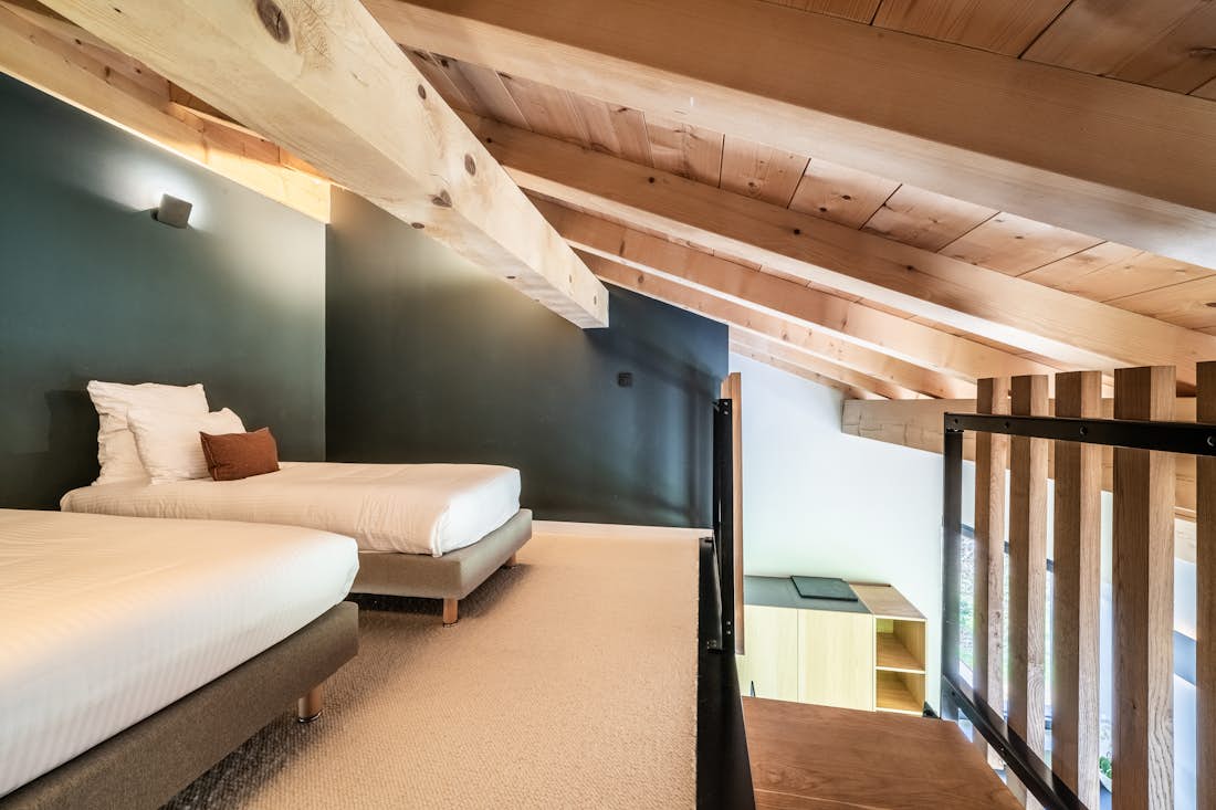 Morzine accommodation - Chalet Nelcôte - Cosy loft twin bedroom on mezzanine level in eco-friendly chalet Nelcôte Morzine
