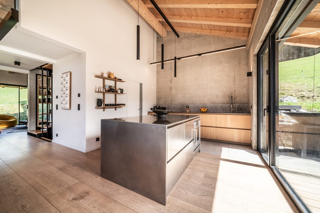 Morzine accommodation - Chalet Nelcôte - Contemporary kitchen in luxury eco-friendly chalet Nelcôte Morzine