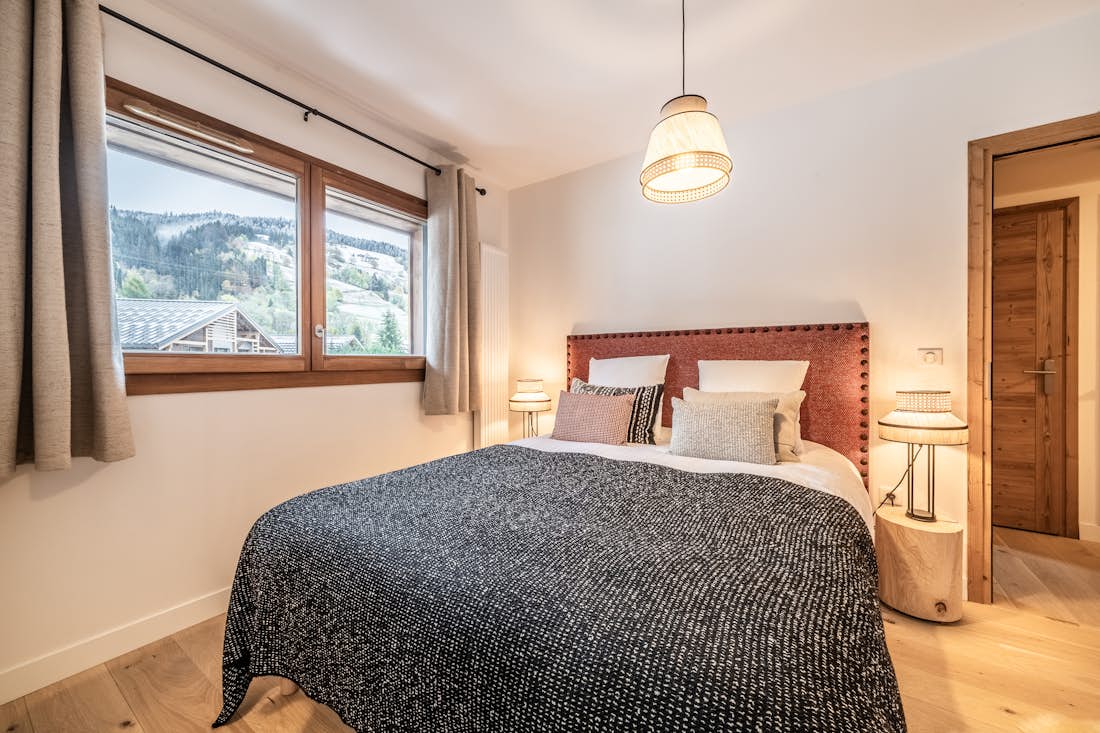 Megève location - Appartement Centaurea - Chambre double confortable avec appartement Cortirion vues sur la montagne à Megève