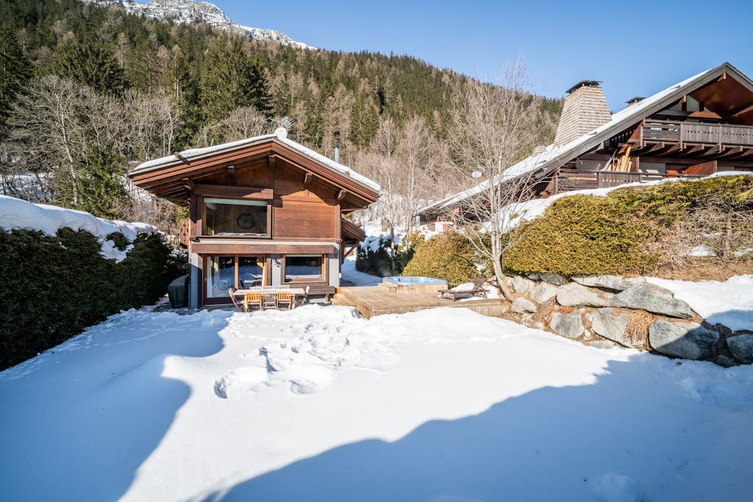 Chamonix accommodation - Chalet Olea  - Gorgeous garden with mountain views in family chalet Olea in Chamonix