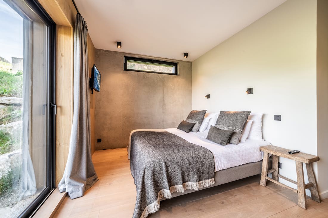 Morzine accommodation - Chalet Nelcote - Luxury double ensuite bedroom at eco-friendly chalet Nelcôte Morzine