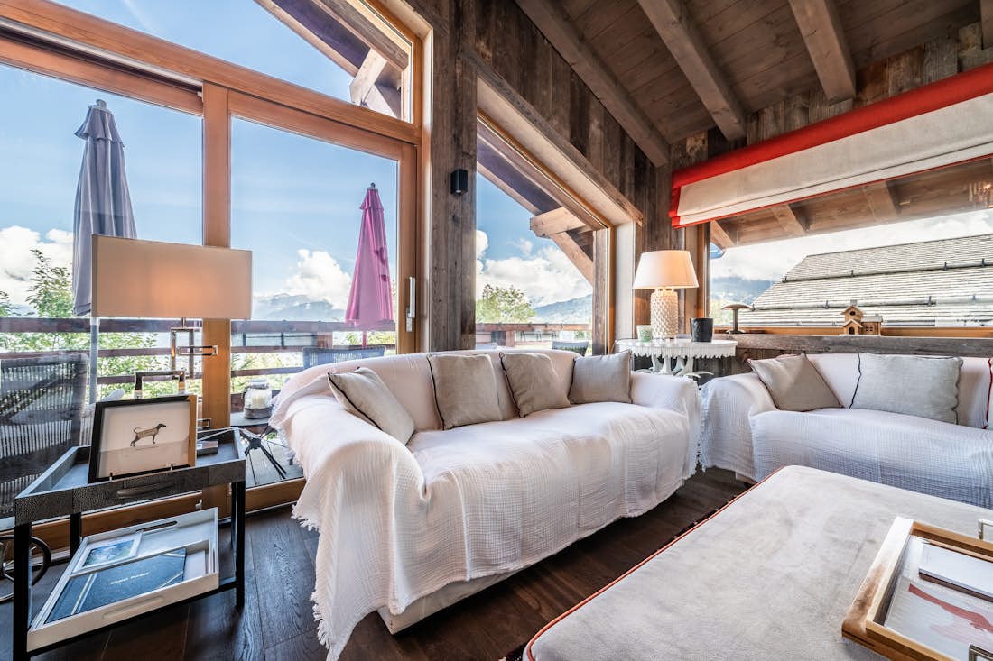 Combloux accommodation - Chalet Purdey - Spacious alpine living room in family apartment Chalet Purdey