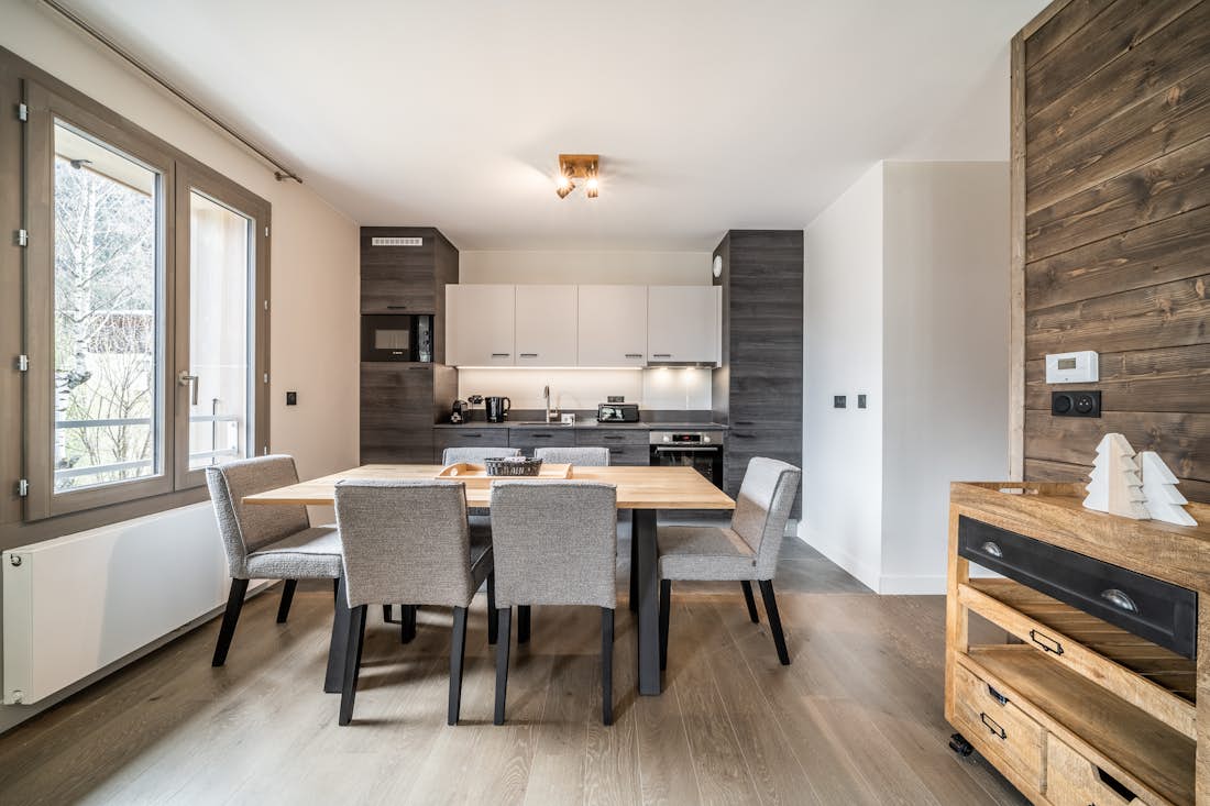 Chamonix location - Appartement Kalmia  - Belle salle à manger ouverte dans l'appartement de luxe Kalmia  ski à Chamonix