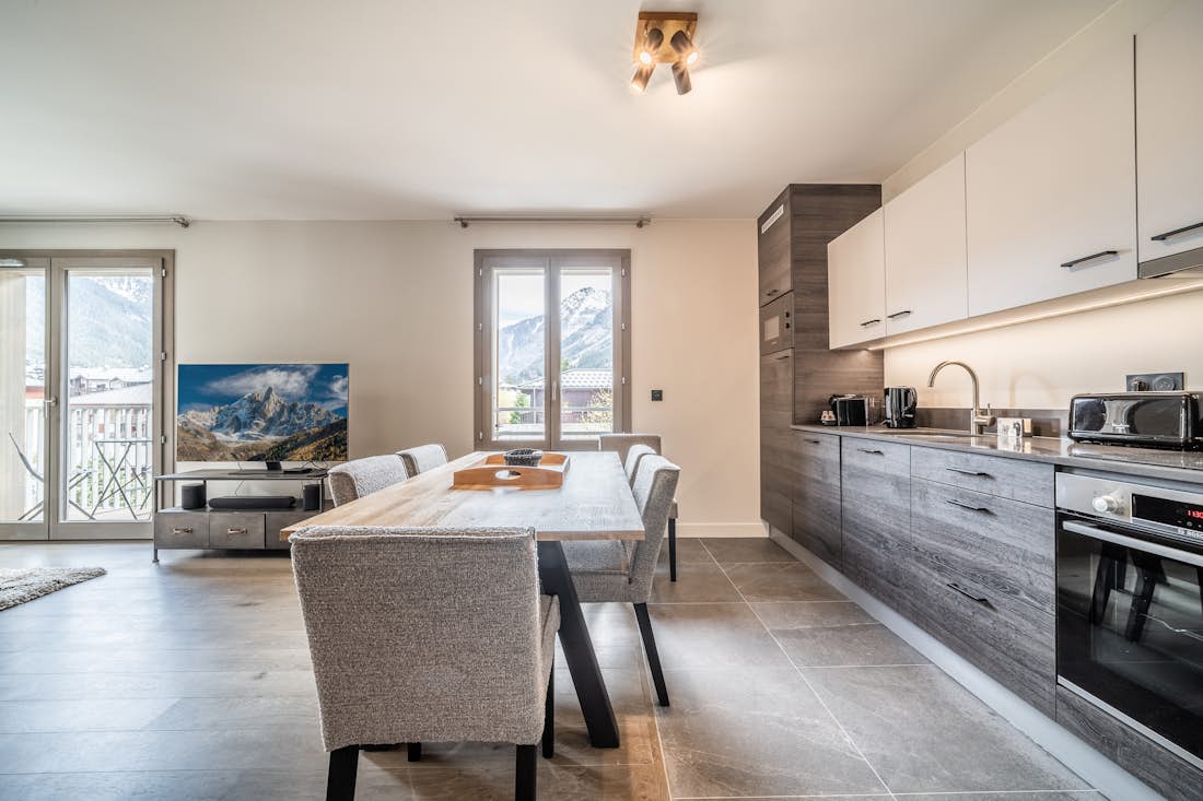 Chamonix accommodation - Apartment Kalmia - Contemporary Kitchen in ski apartment Kalmia Chamonix