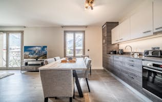 Chamonix accommodation - Apartment Kalmia - Contemporary Kitchen ski apartment Kalmia Chamonix