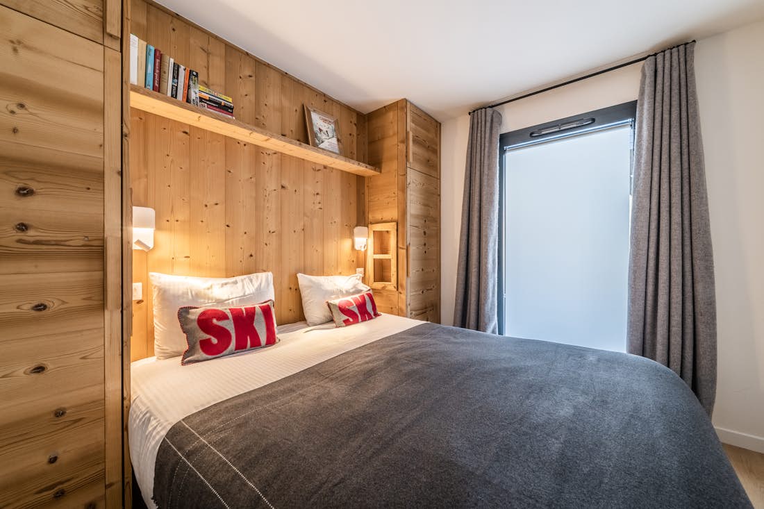 Chambre double moderne salle de bain  Le Gui appartement de luxe ski Chamonix