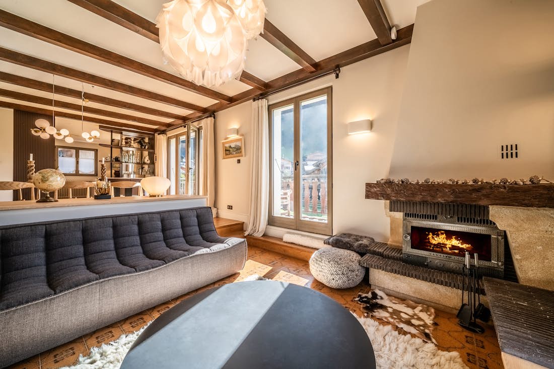 Morzine location - Chalet La Rose de Clairiere  - Living room with mountain views family in Chalet La Rose en Clairiere Morzine