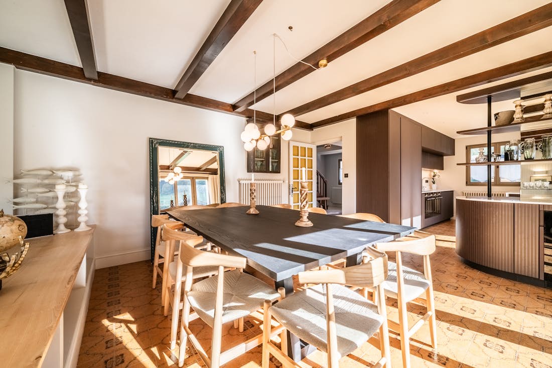 Morzine accommodation - Chalet La Rose de Clairiere  - Beautiful open plan dining room at family Chalet La Rose en Clairieree Morzine