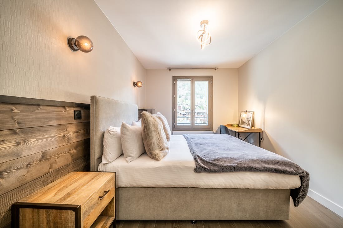 Chamonix accommodation - Apartment Kalmia - Luxury double ensuite bedroom at ski apartment Ski apartment Kalmia Chamonix
