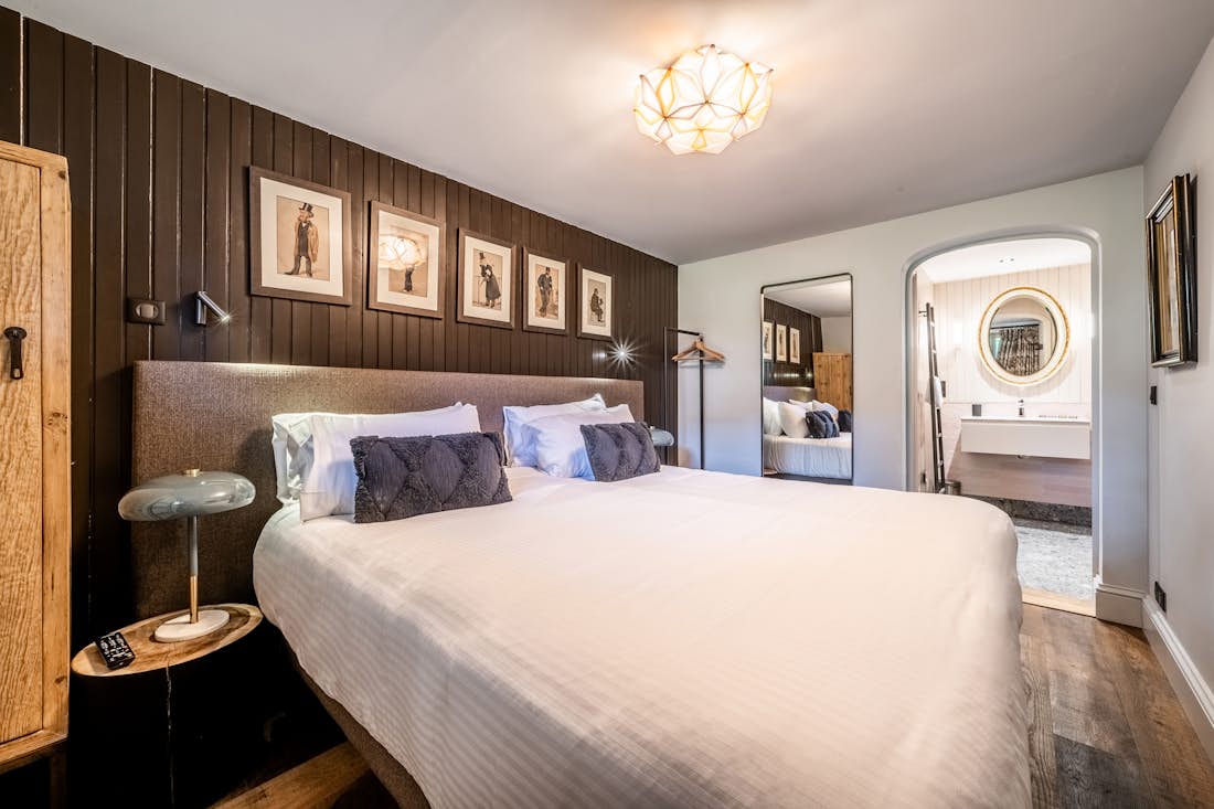 Morzine accommodation - Chalet La Rose de Clairiere  - Luxury double ensuite bedroom at family Chalet  La Rose en Clairiere  Morzine
