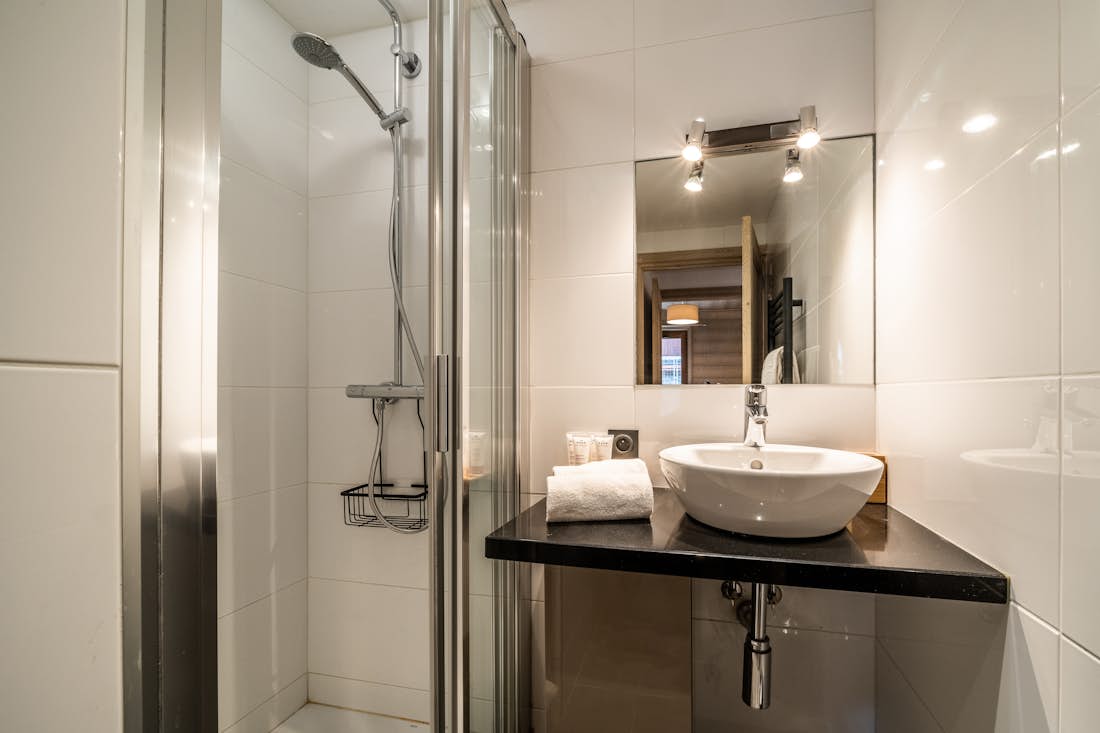 Modern bathroom amenities ski apartment Cervino Courchevel Moriond