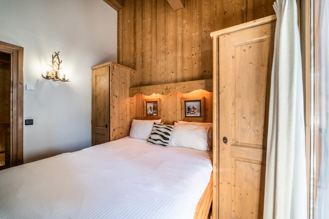 Chamonix accommodation - Chalet Olea  - Cosy double bedroom with landscape views at family chalet Olea Chamonix
