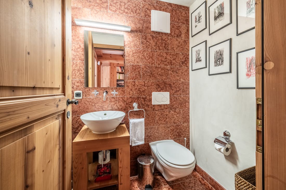 Verbier accommodation - Apartment Capel - Guest toilet in Capel Verbier