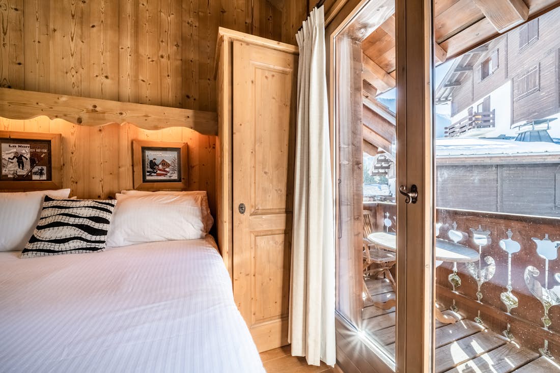 Chamonix accommodation - Chalet Olea  - Cosy double bedroom with landscape views at family chalet Olea in Chamonix