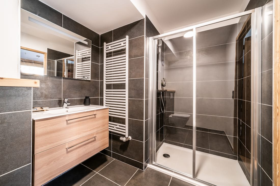 Les Gets location - Appartement Clematis - Salle de bain moderne commodités appartement de luxe Elouera familial Les Gets