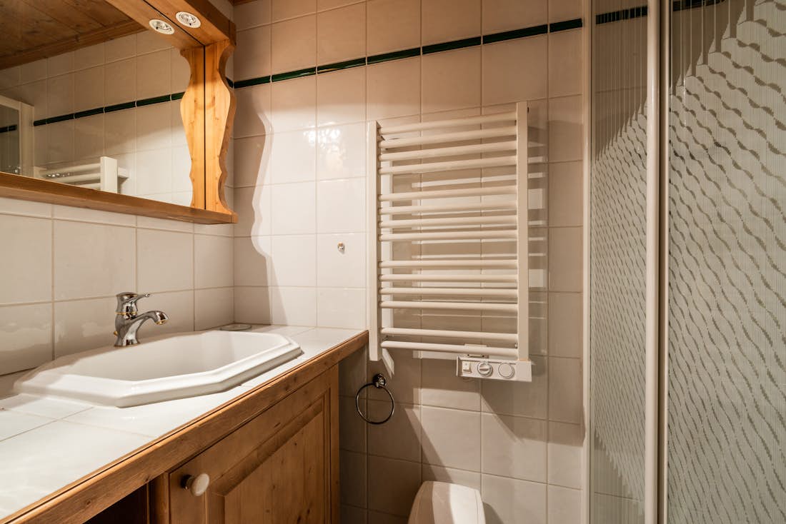 Modern bathroom amenities ski in ski out apartment Mirador 1850 A Courchevel 1850