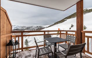 Alpe d’Huez accommodation - Apartment Thuja - Large terrace in luxury ski in ski out apartment Thuja in Alpe d'Huez Alpe d’Huez accommodation - Apartment Thuja - Large terrace luxury ski in ski out apartment Thuja Alpe d'Huez