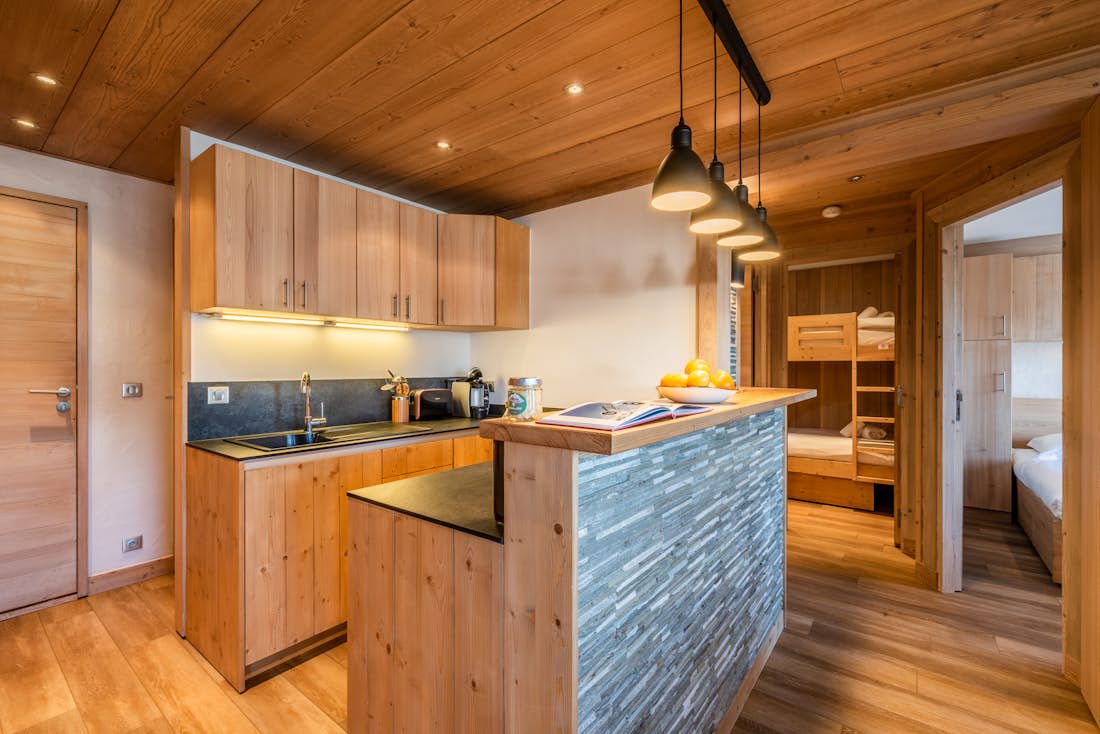 Courchevel accommodation - Apartment Itauba - Modern kitchen in luxury ski in ski out apartment Itauba Courchevel 1850
