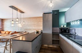 Alpe d’Huez accommodation - Apartment Wapa - Cuisine moderne amenagee gris clair à la location Wapa à l'Alpe d'Huez [Need_Transalte]