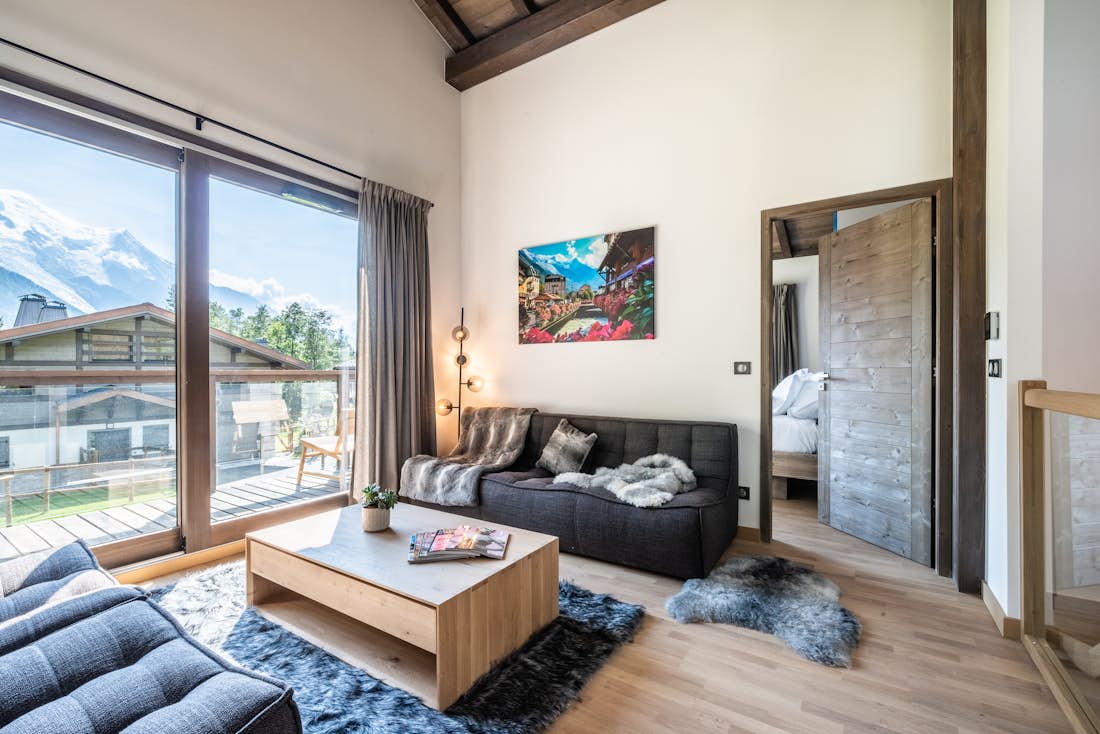 Chamonix accommodation - Chalet Jatoba - Spacious living room with mountain views in luxury chalet Jatoba in Chamonix