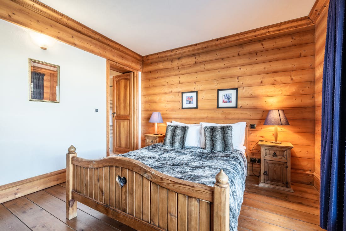 Large double bedroom landscape views ski in ski out apartment Mirador 1850 B Courchevel 1850