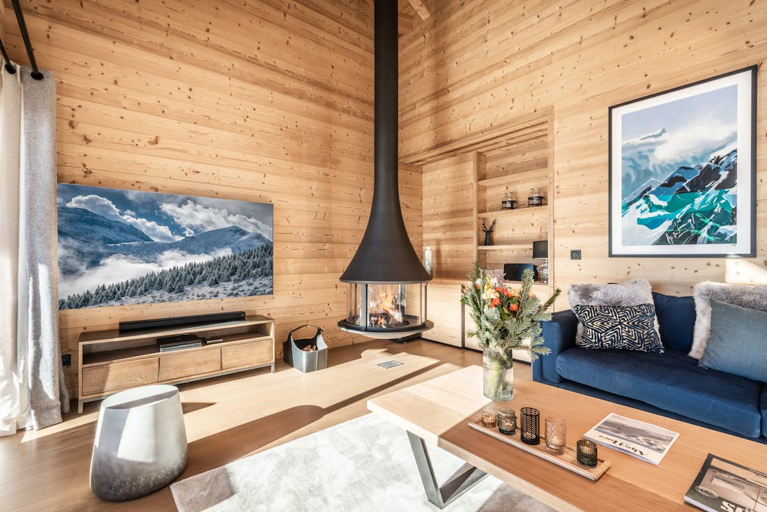 Alpe d’Huez location - Appartement Tamboti - Luxueuse cheminée suspendue dans un salon agréable dans l'appartement de ski de luxe Tamboti à l'Alpe d'Huez