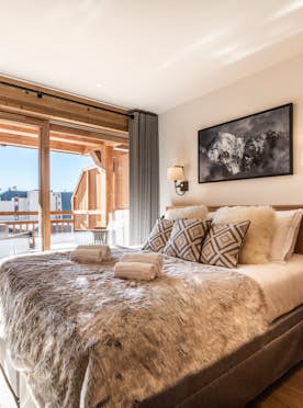 Luxury double ensuite bedroom terrace ski in ski out apartment Tamboti Alpe d'Huez