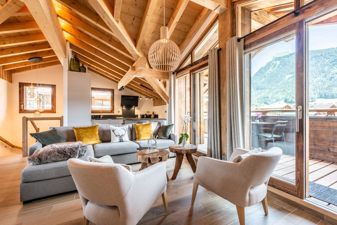 Spacious alpine living room ski duplex apartment Lizay Morzine