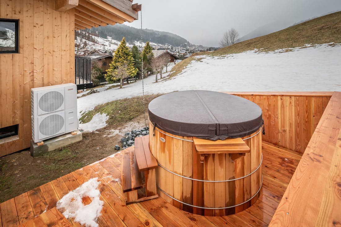 Outdoor hot tub mountain views hotel services chalet Nelcôte Morzine