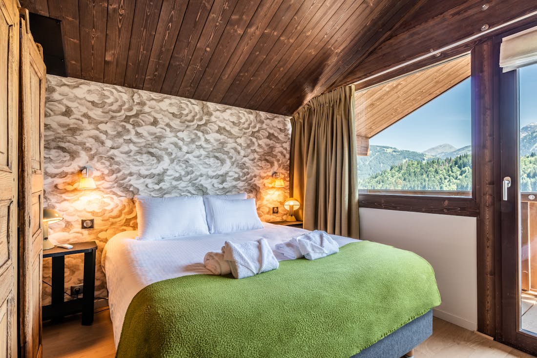 Chambre double moderne salle de bain  Cipolin chalet de luxe ski La Cote d'Arbroz