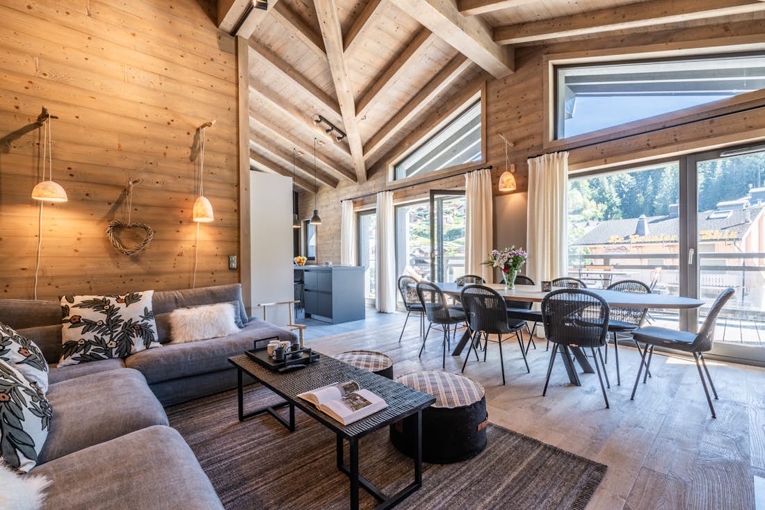 Les Gets accommodation - Apartment Merbau - Spacious alpine living room in family apartment Merbau Les Gets