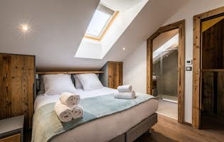 Chamonix accommodation - Chalet Herzog - Luxury double ensuite bedroom private bathroom family Chalet Herzog Chamonix