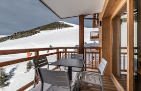 Terrasse spacieuse vue pistes appartement de luxe Fagus Alpe d'Huez